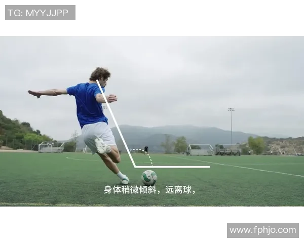 足球墙边球的战术运用与技巧解析助你提升比赛表现与团队配合能力