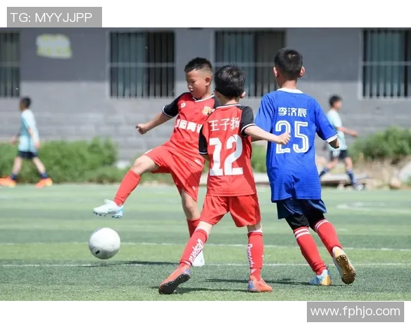 足球球机的魅力与技术创新如何推动青少年足球运动的发展与普及